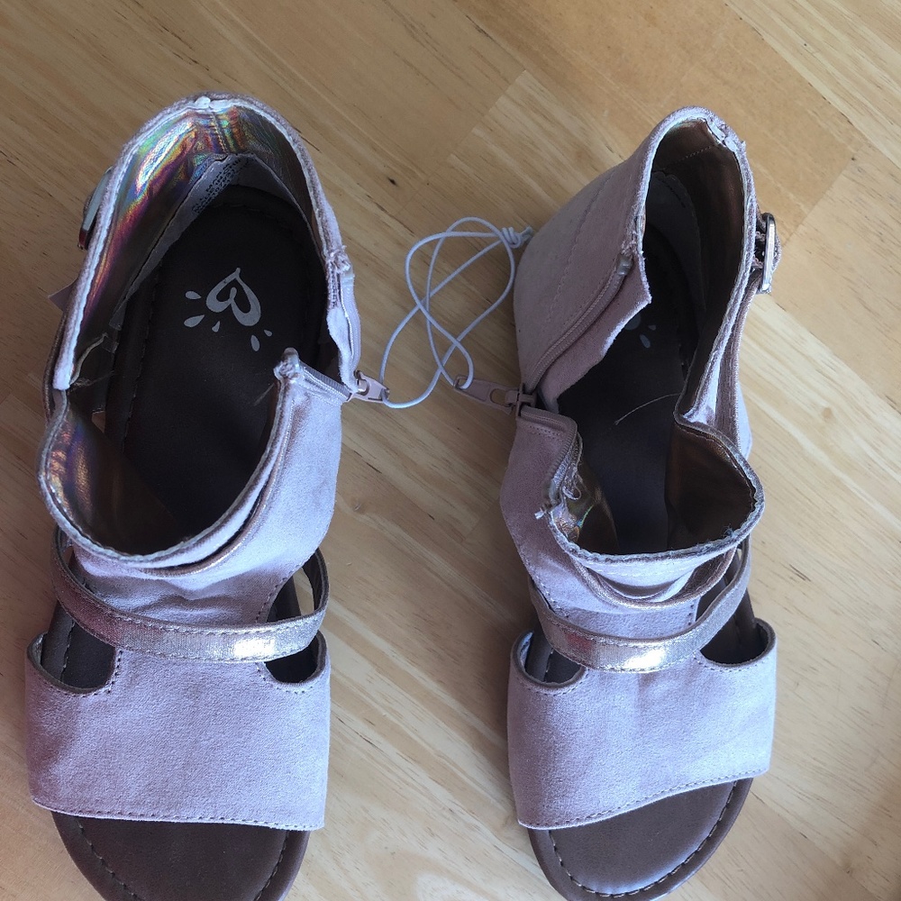 Justice sandals